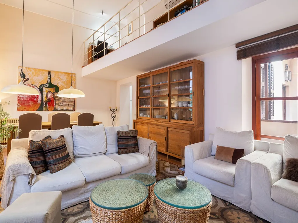 Encantadora habitatge amb caràcter en palauet únic-2