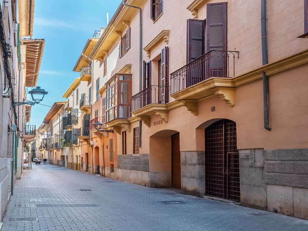 Charming apartment with unique character in historic city palace-12
