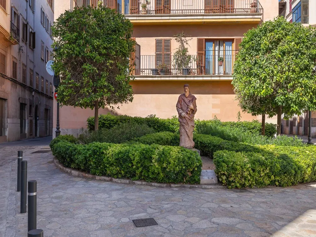 Encantadora habitatge amb caràcter en palauet únic-10