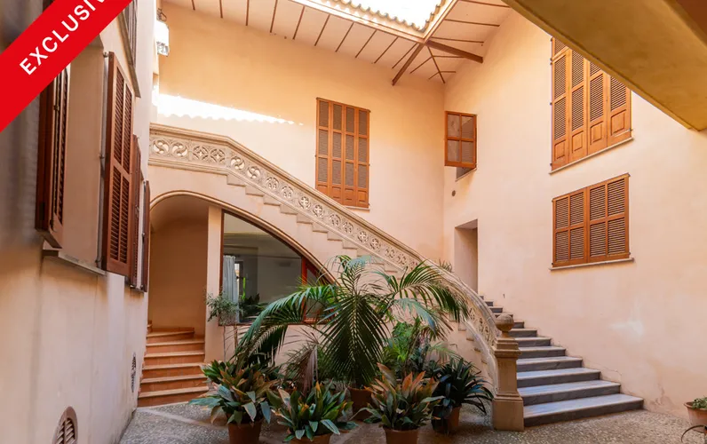 Charming apartment with unique character in historic city palace