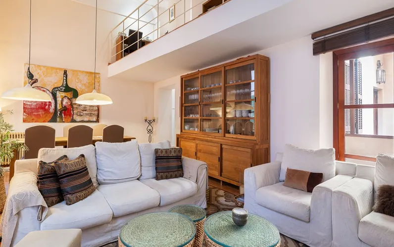 Charmant appartement de caractère dans un palais historique de la ville