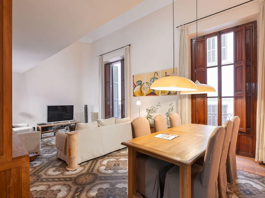 Encantadora habitatge amb caràcter en palauet únic-5