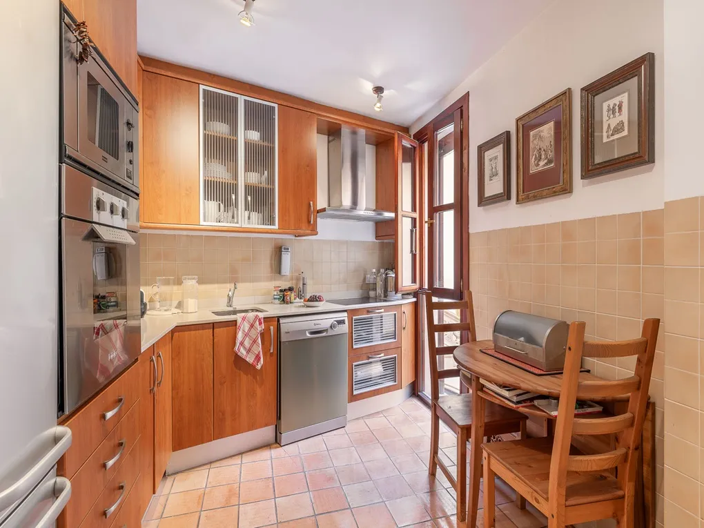 Encantadora habitatge amb caràcter en palauet únic-6