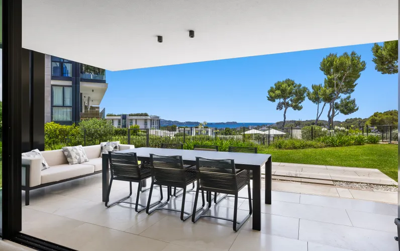 Moderno appartamento con giardino e vista mare sulle isole Malgrats