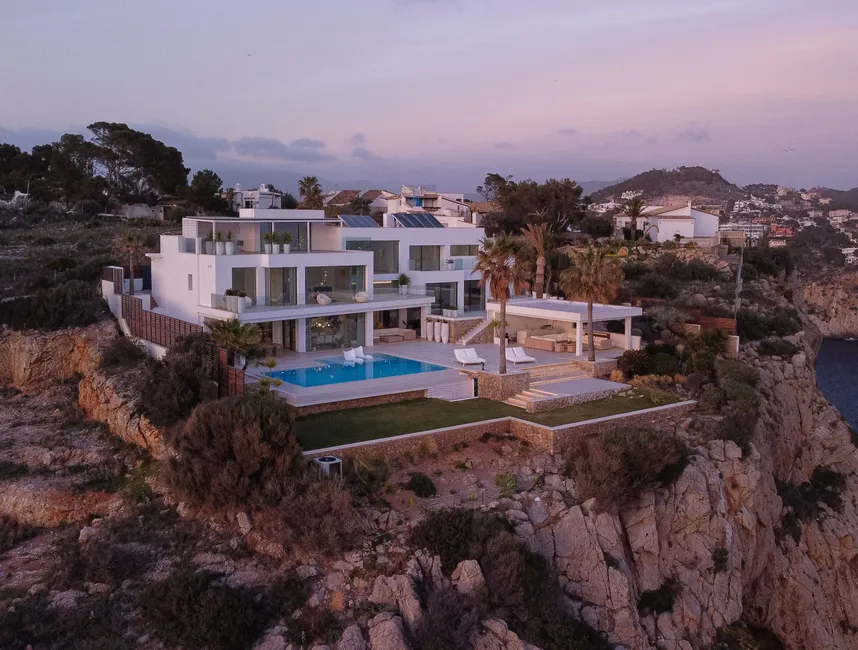 A High-Class Luxury Retreat in Mallorca-25