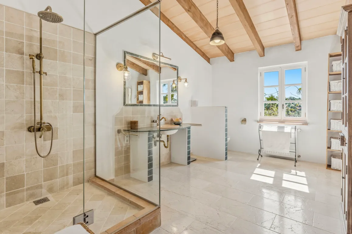 Middelhavsfinca med udsigt til Tramuntana-bjergene nær Manacor-11