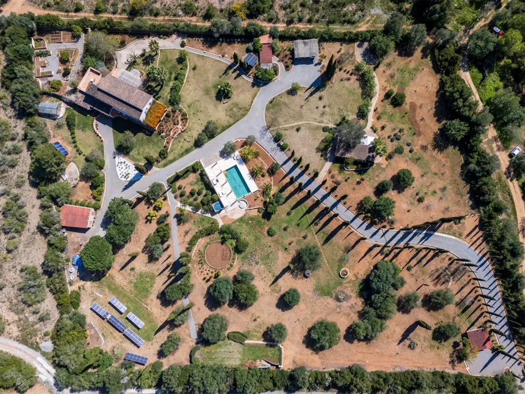 Middelhavsfinca med udsigt til Tramuntana-bjergene nær Manacor-17