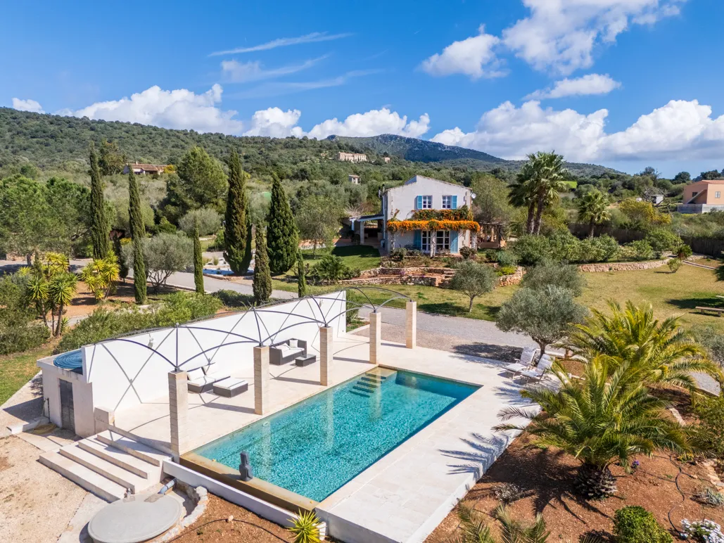 Finca mediterránea con vistas hasta la sierra de Tramuntana cerca de Manacor-1