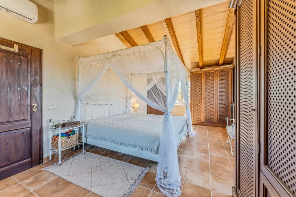 Finca mediterránea con vistas hasta la sierra de Tramuntana cerca de Manacor-10