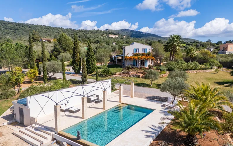 Mediterranean finca with far-reaching views to the Tramuntana Mountains near Manacor