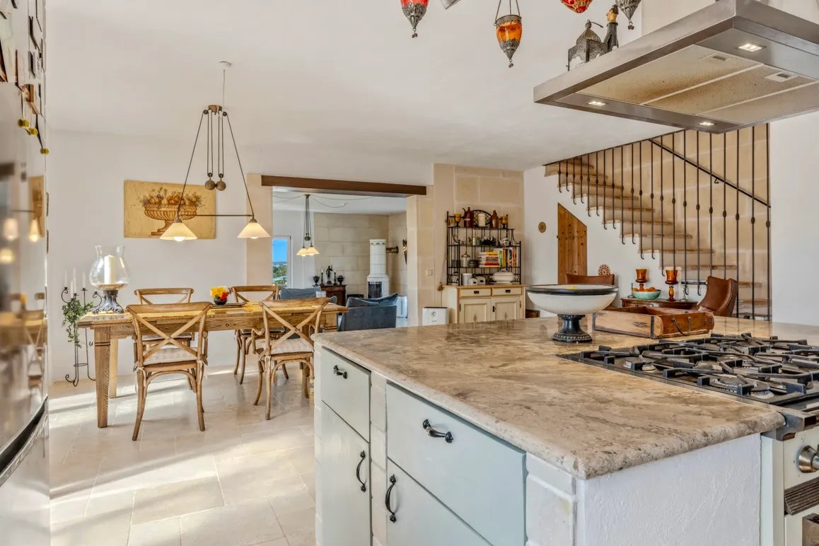 Middelhavsfinca med udsigt til Tramuntana-bjergene nær Manacor-9