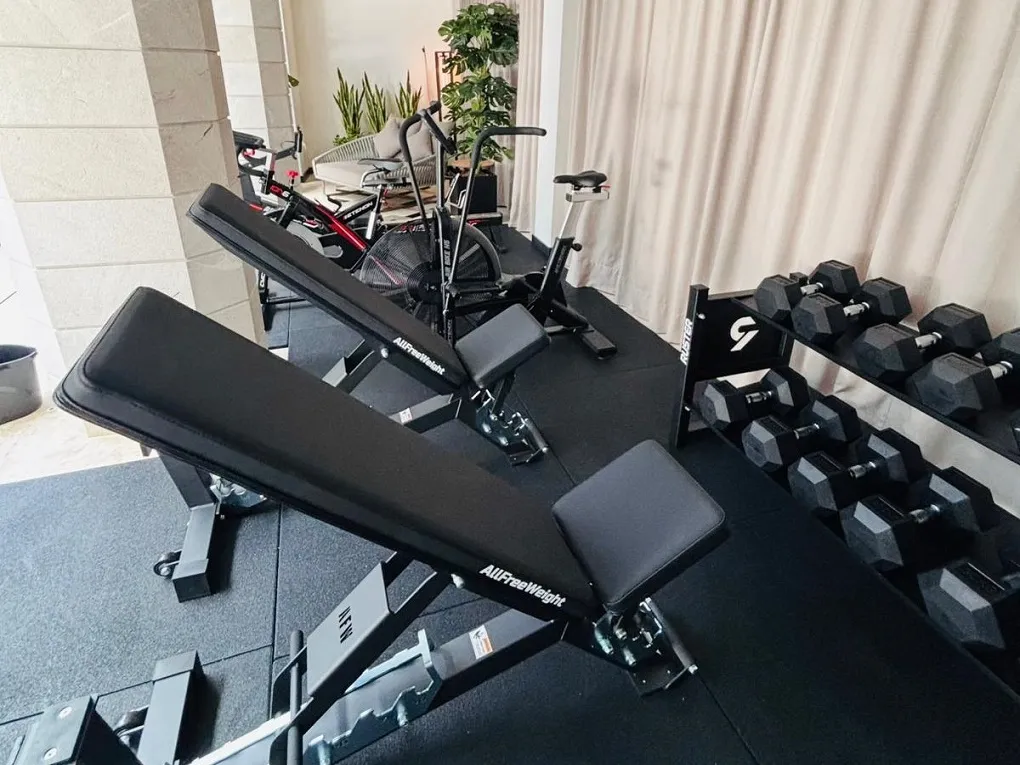 Elegant apartment with terraces and community pool-19