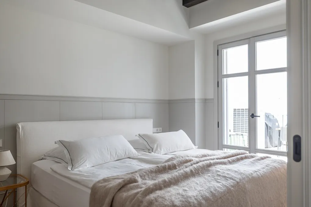 Elegant apartment with terraces and community pool-11