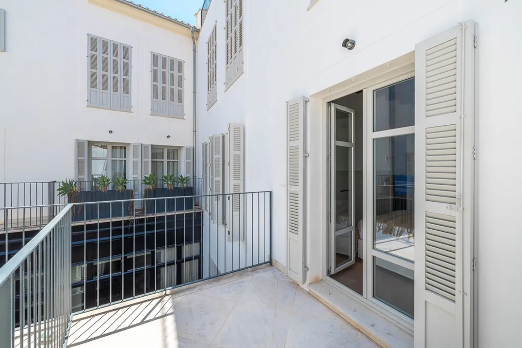 Elegant apartment with terraces and community pool-15