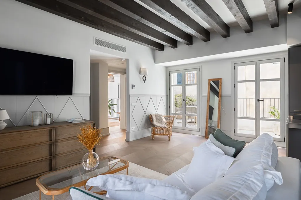 Elegant apartment with terraces and community pool-7