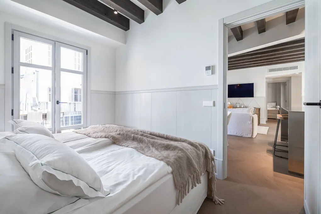 Elegant apartment with terraces and community pool-13