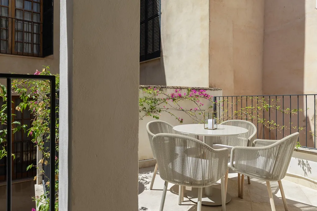 Apartamento elegante con terrazas y piscina comunitaria-5