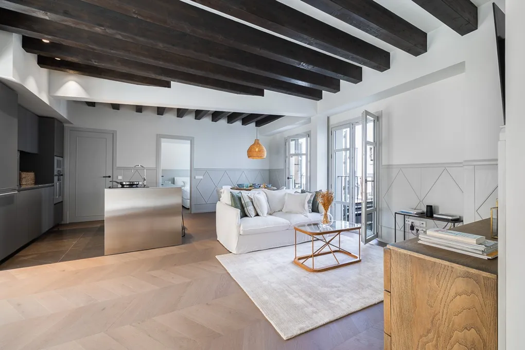 Apartamento elegante con terrazas y piscina comunitaria-6