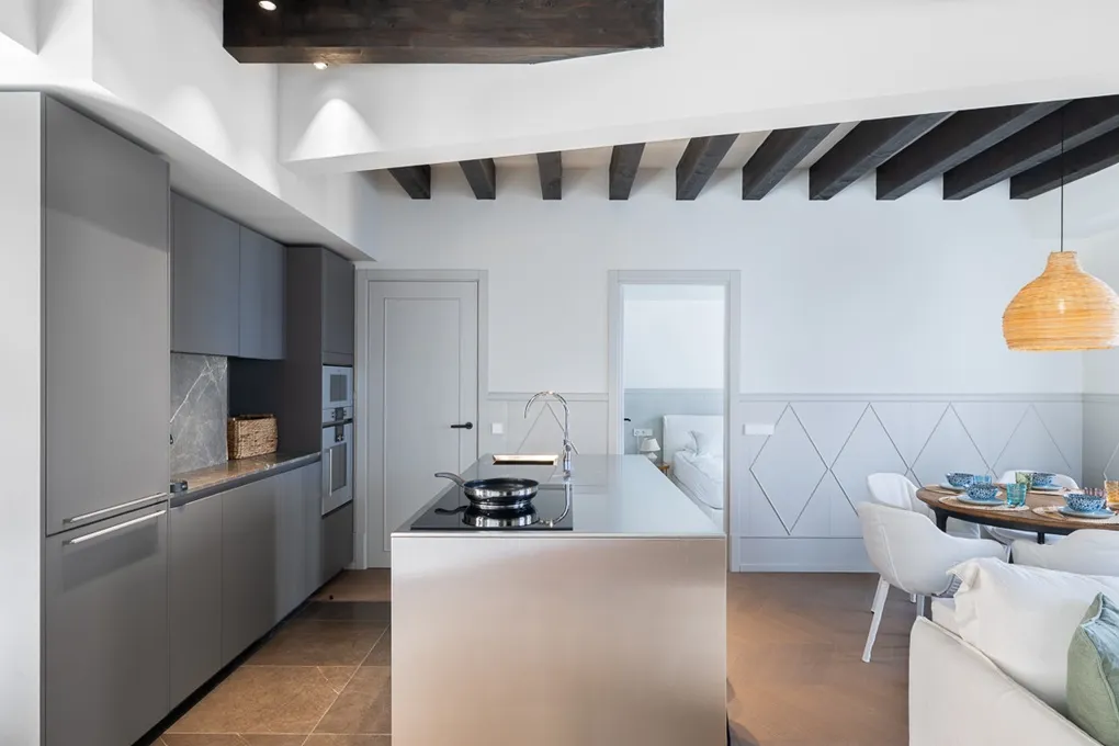 Apartamento elegante con terrazas y piscina comunitaria-8