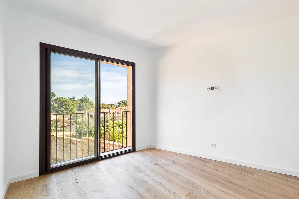 New and modern townhouse with a pool in Biniamar-12