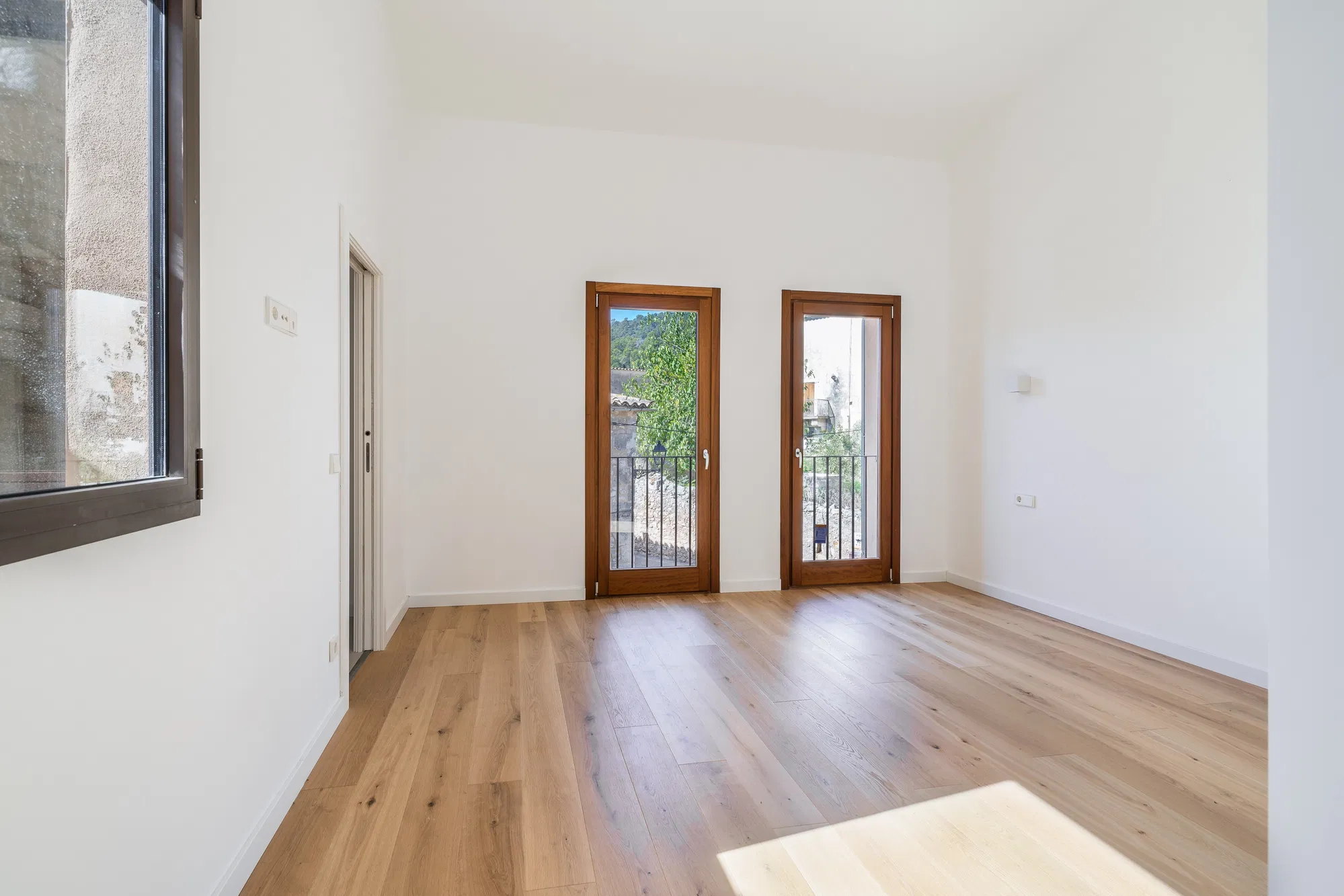New and modern townhouse with a pool in Biniamar-10