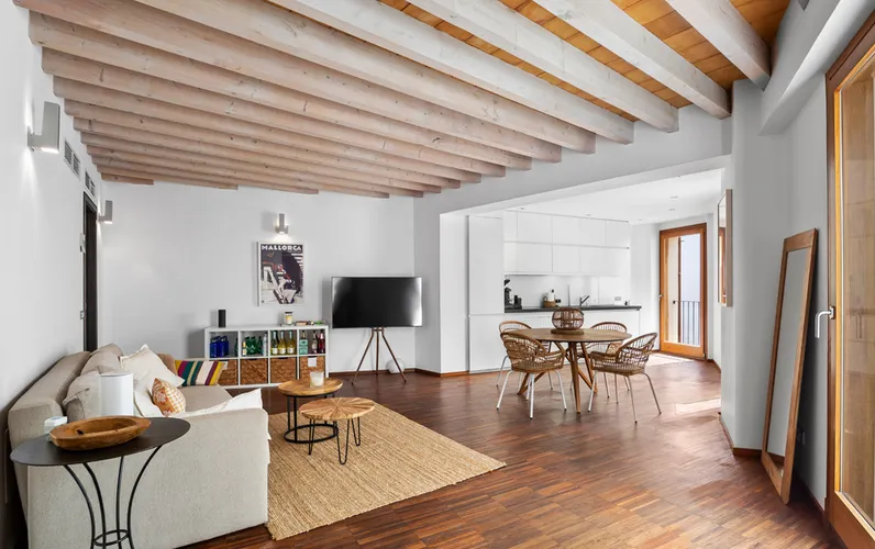 Jasne mieszkanie z windą, balkonem i miejscem parkingowym w pobliżu katedry