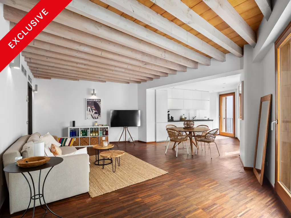 Ljus lägenhet med hiss, balkonger och parkeringsplats nära katedralen-1