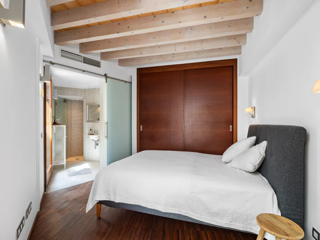 Ljus lägenhet med hiss, balkonger och parkeringsplats nära katedralen-6