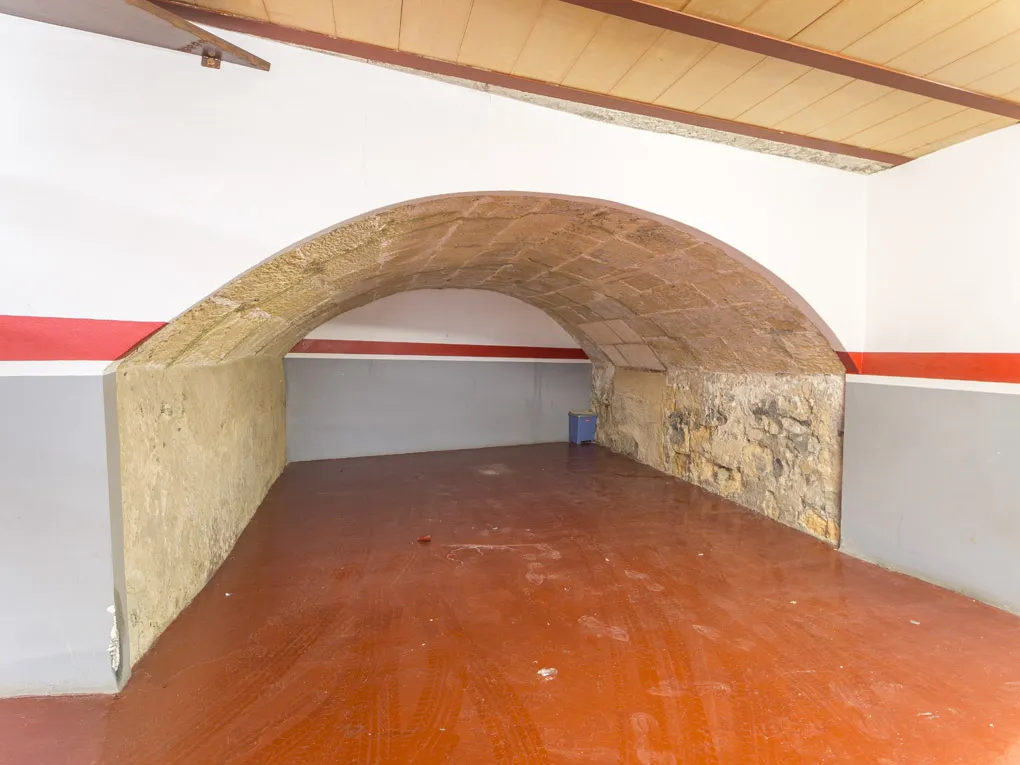 Ljus lägenhet med hiss, balkonger och parkeringsplats nära katedralen-10