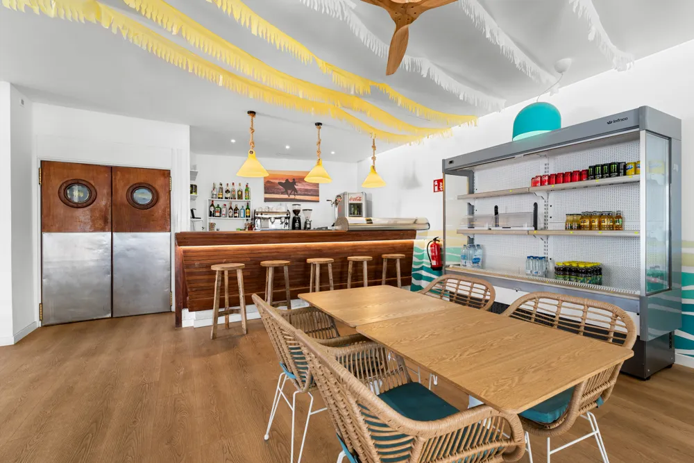 Café ved havet med unik middelhavsatmosfære-6