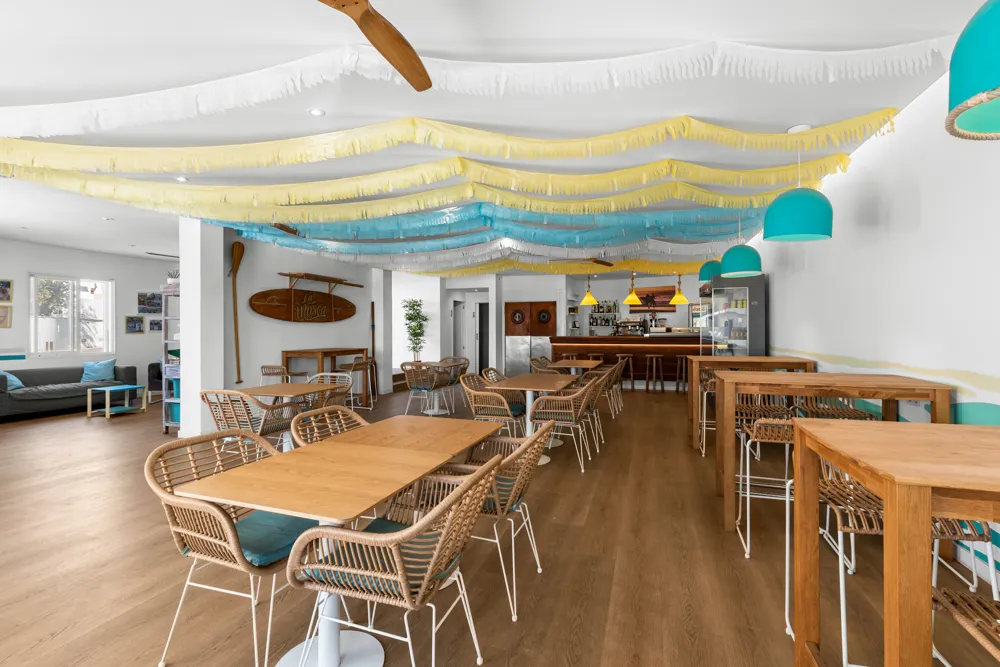 Café ved havet med unik middelhavsatmosfære-13