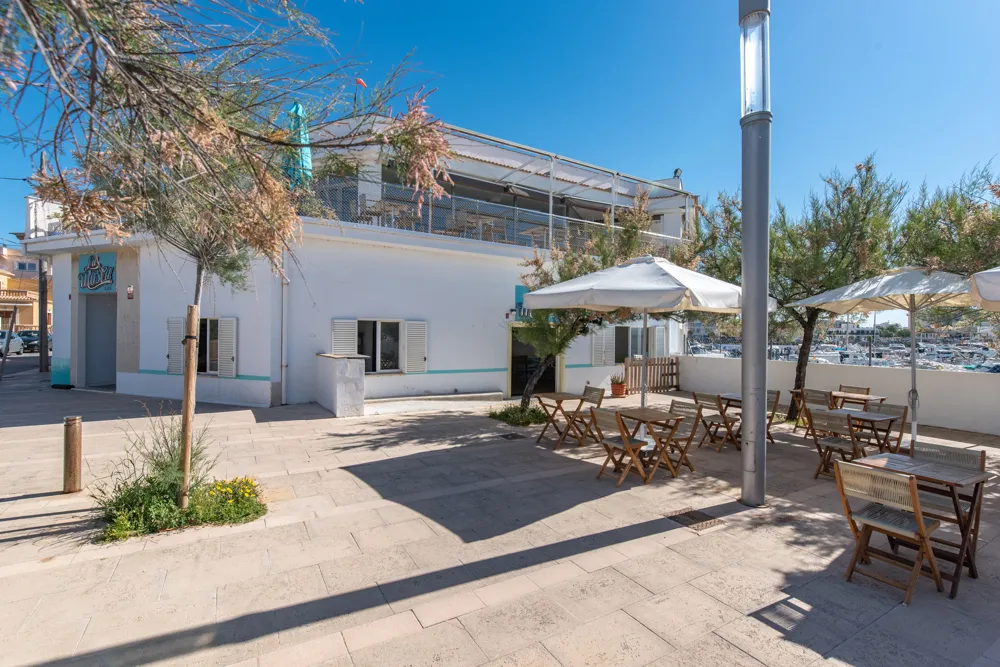 Café ved havet med unik middelhavsatmosfære-9