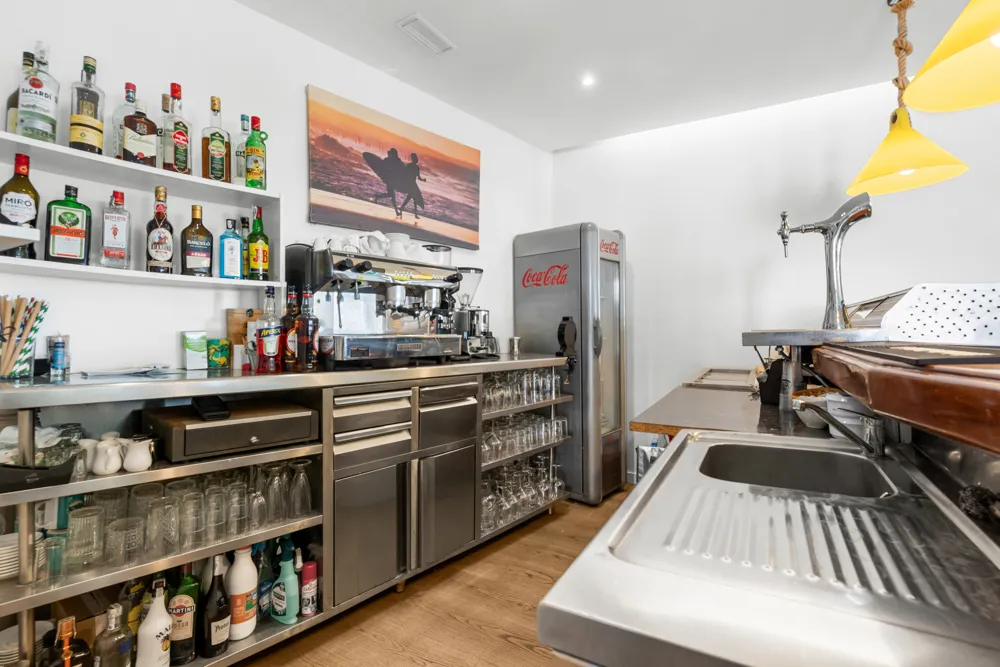 Café ved havet med unik middelhavsatmosfære-18