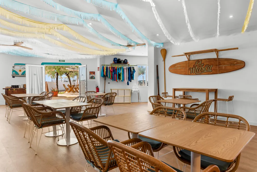 Café ved havet med unik middelhavsatmosfære-7