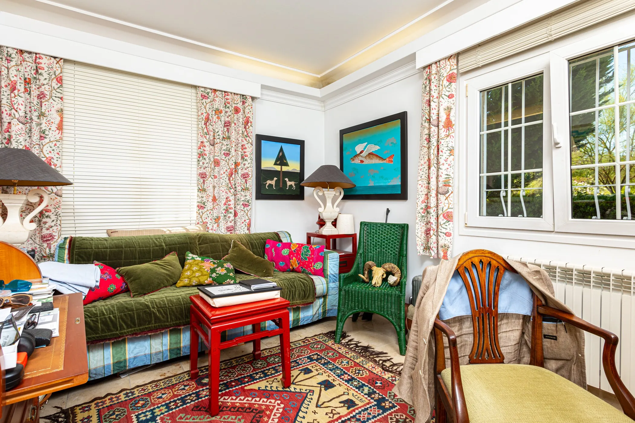 Komfortabelt landsted med imponerende have-6