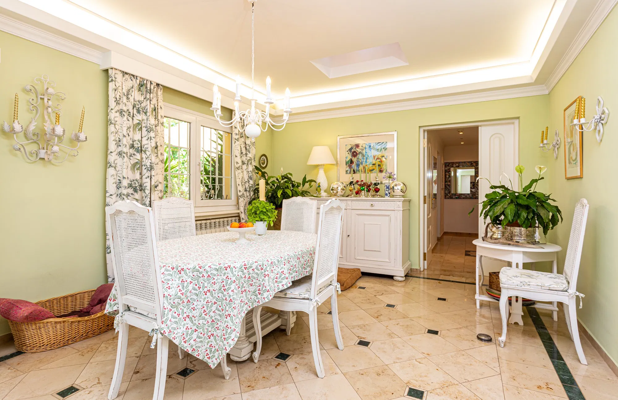 Maison de campagne confortable avec un jardin impressionnant-7