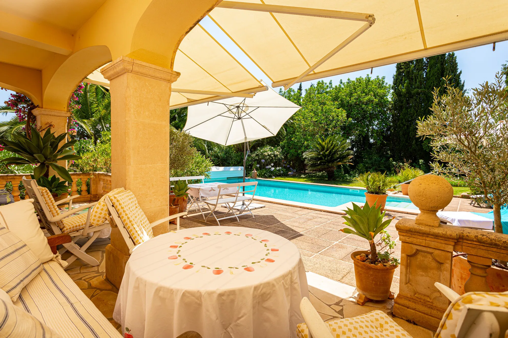 Maison de campagne confortable avec un jardin impressionnant-3