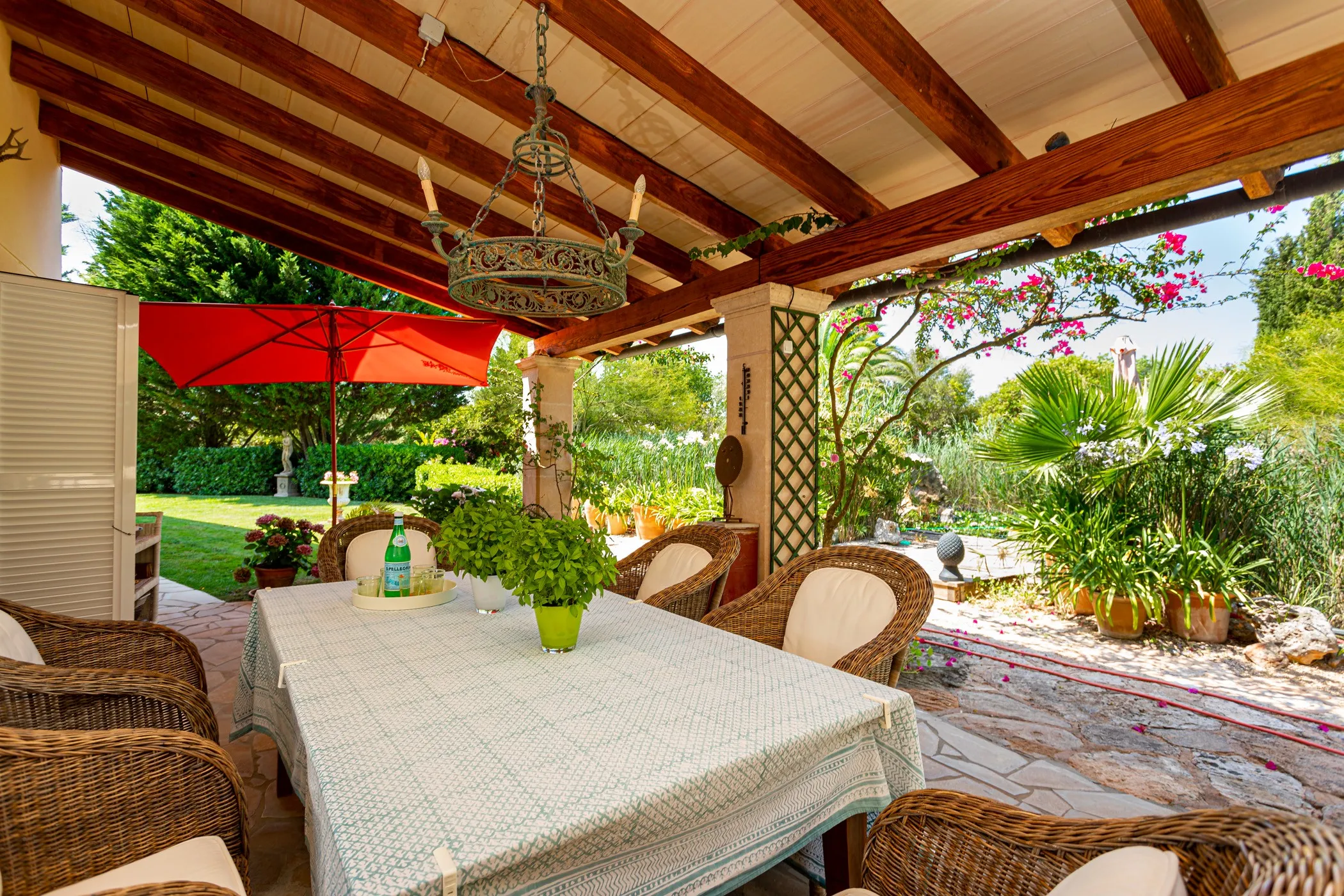 Confortable casa de camp amb impressionant jardí-8