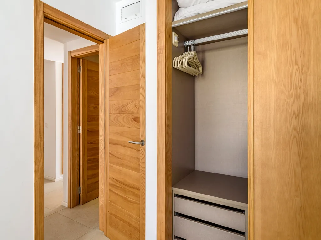 Seizoensverhuur. Onberispelijk appartement op de bovenste verdieping bij de jachtclub-18