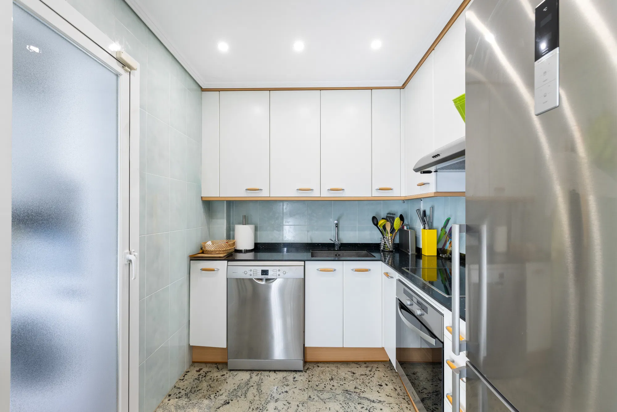 Penthouse close to the beach with sea views and spacious rooftop terrace-4