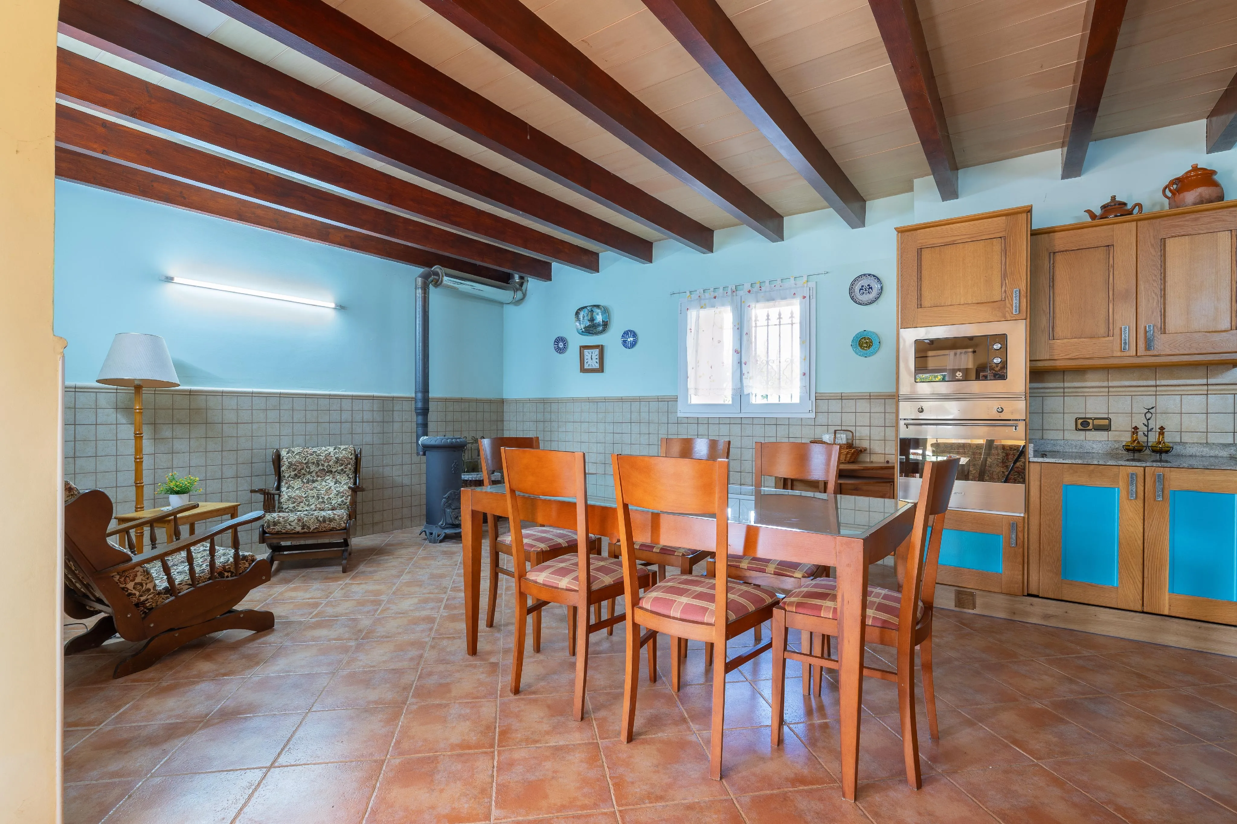 Selvforsynende landhus med masser af plads og smukt udendørs område-6