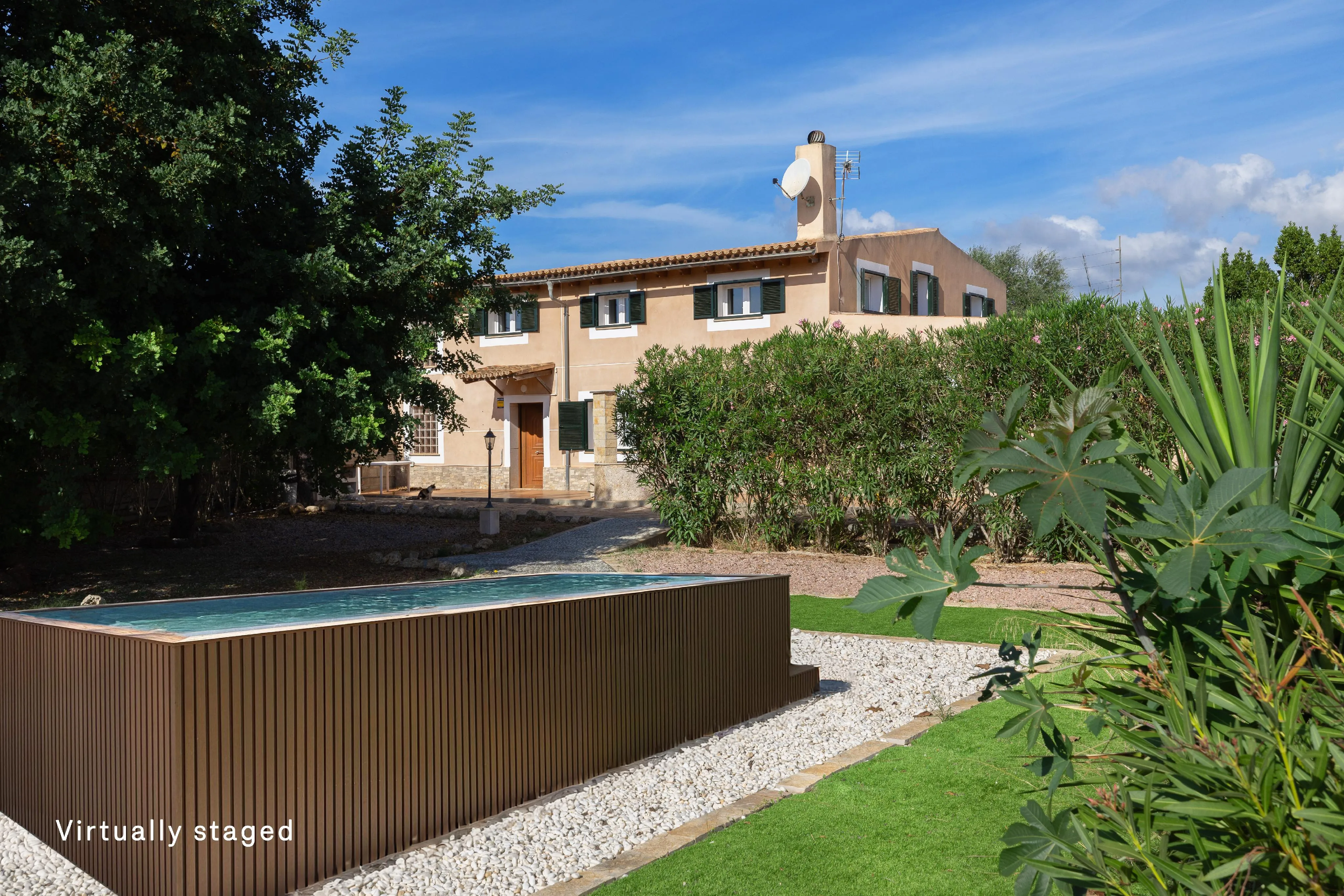 Self-sufficient country house with beautiful garden area-1