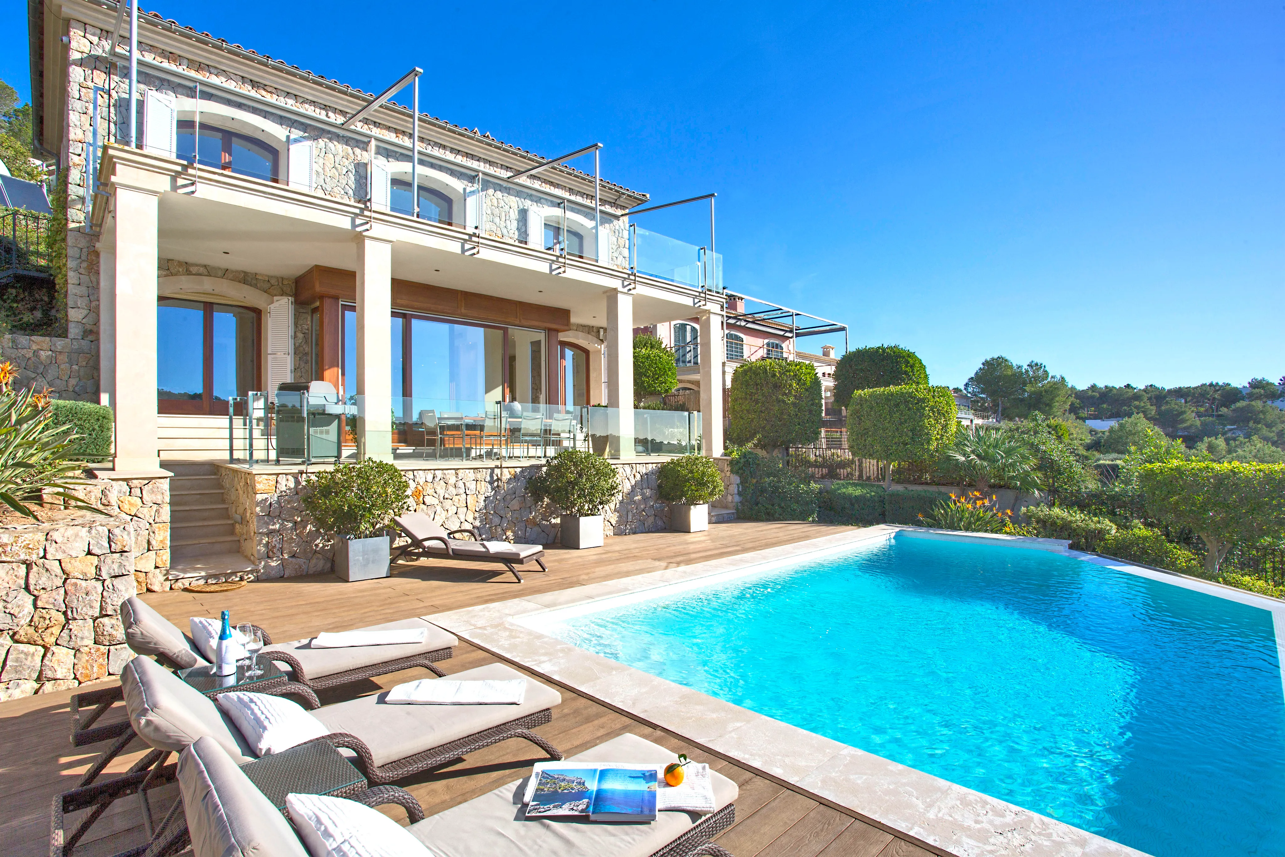 Exklusive mediterrane Frontline-Villa mit Meerblick-16