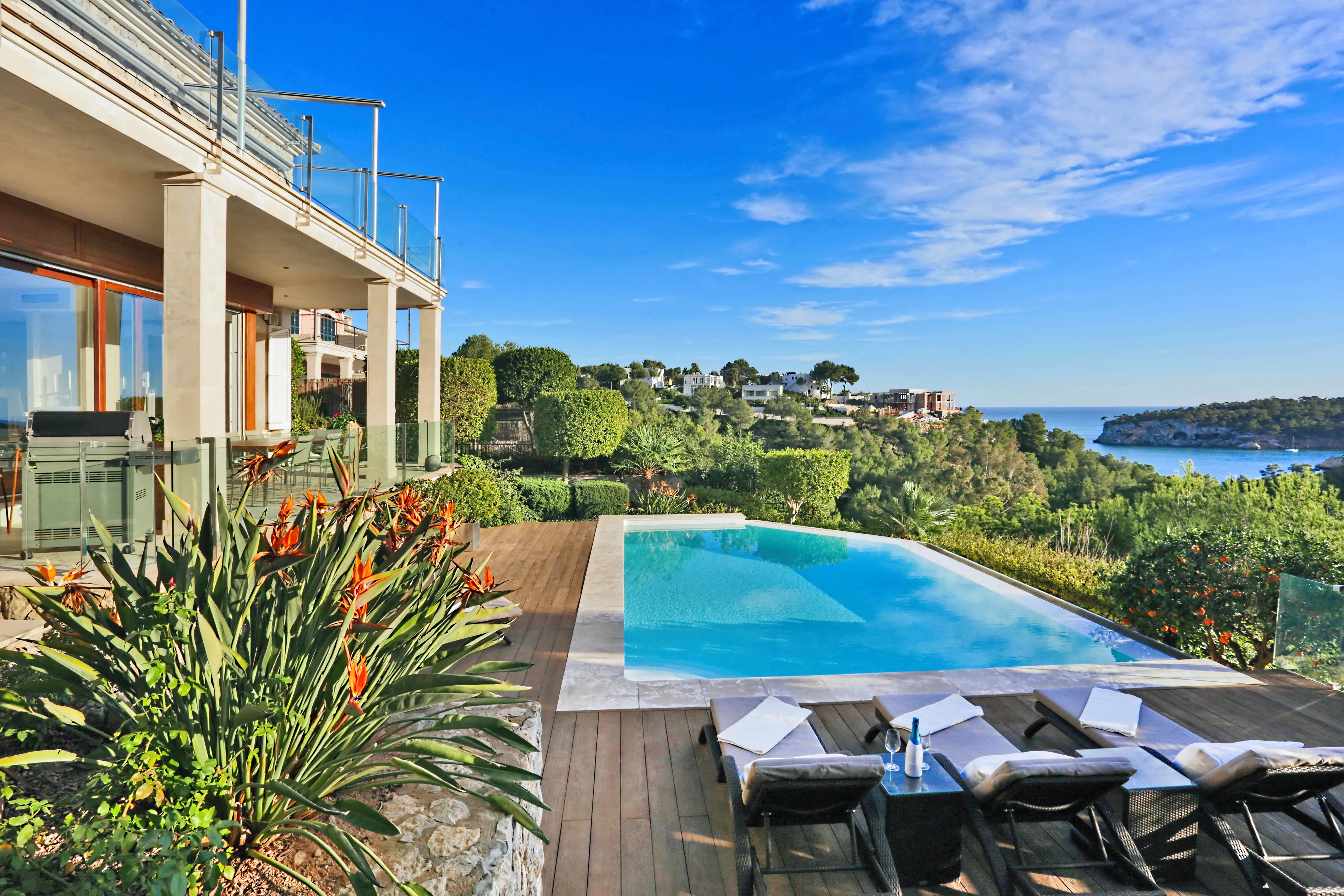 Exklusive mediterrane Frontline-Villa mit Meerblick-3