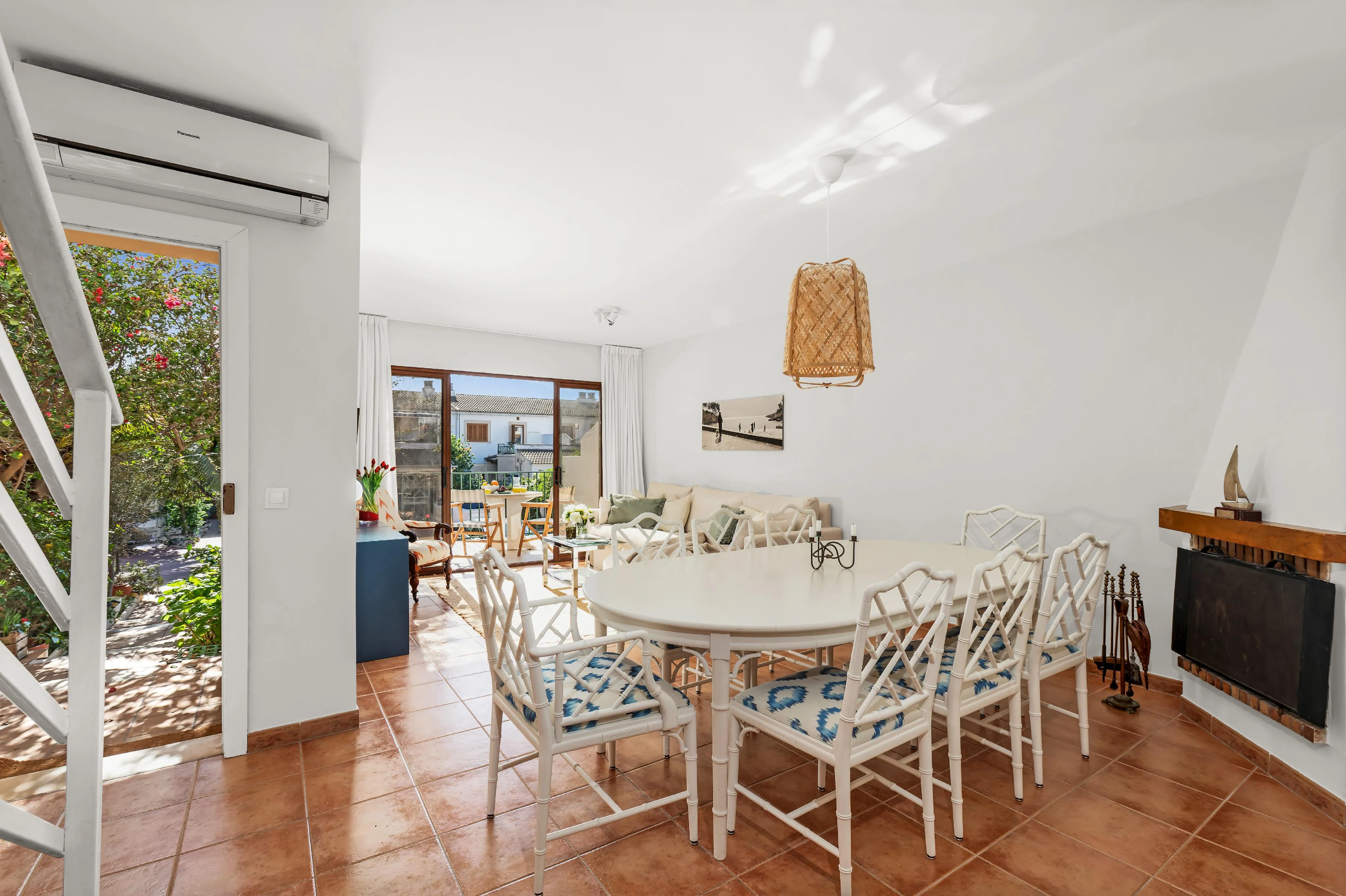 Charming townhouse in Portals, walking distance to beach and amenities-3