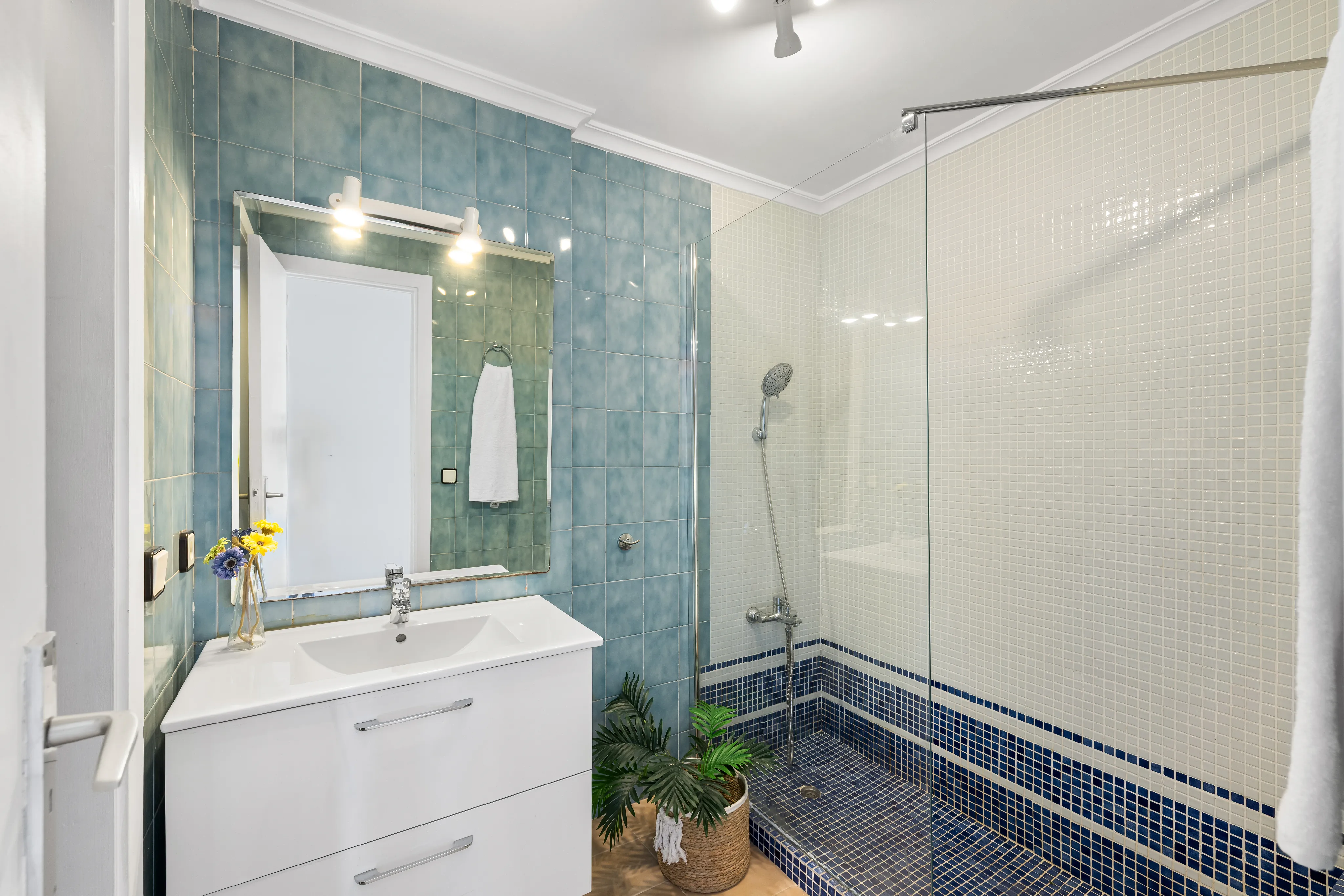 Lejlighed i gåafstand til havnen og strandene-14