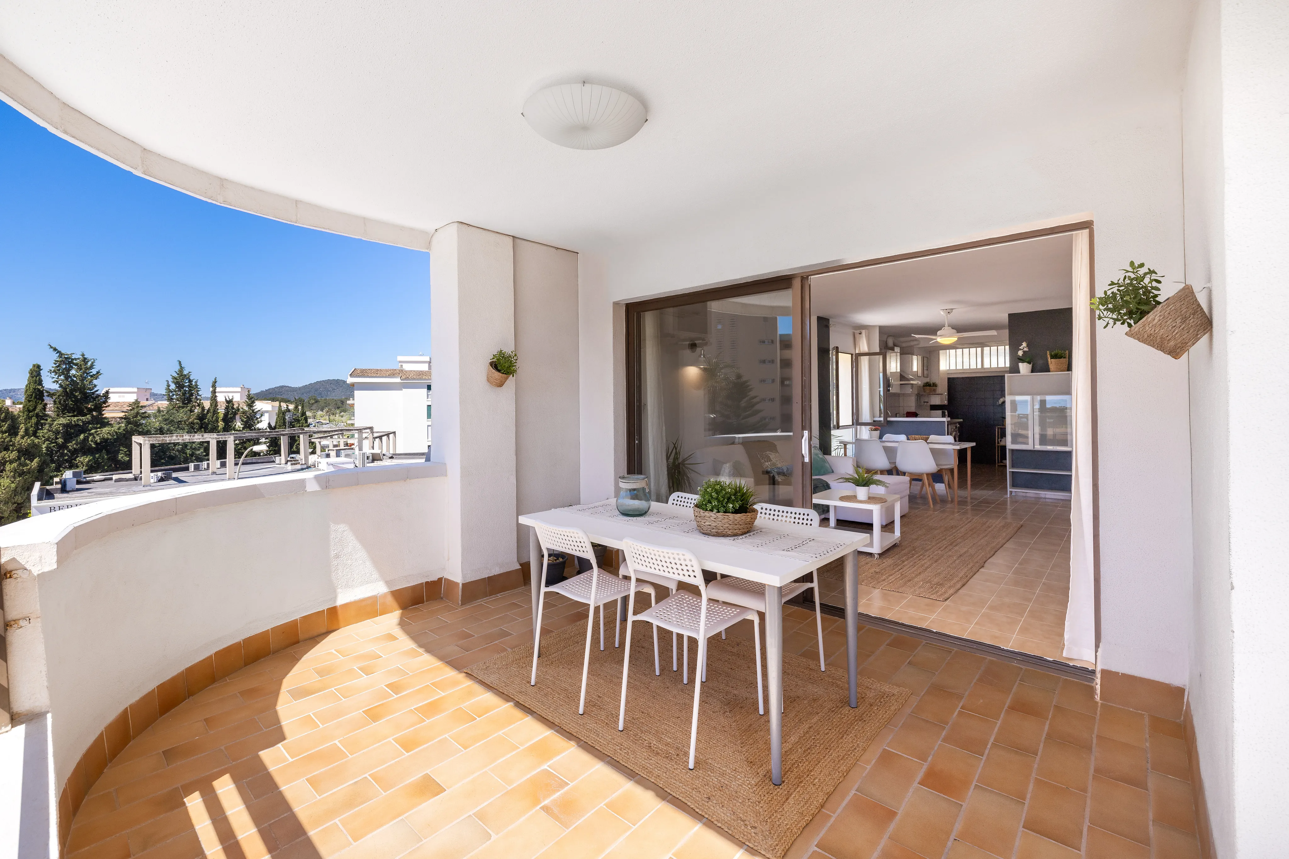 Lejlighed i gåafstand til havnen og strandene-4