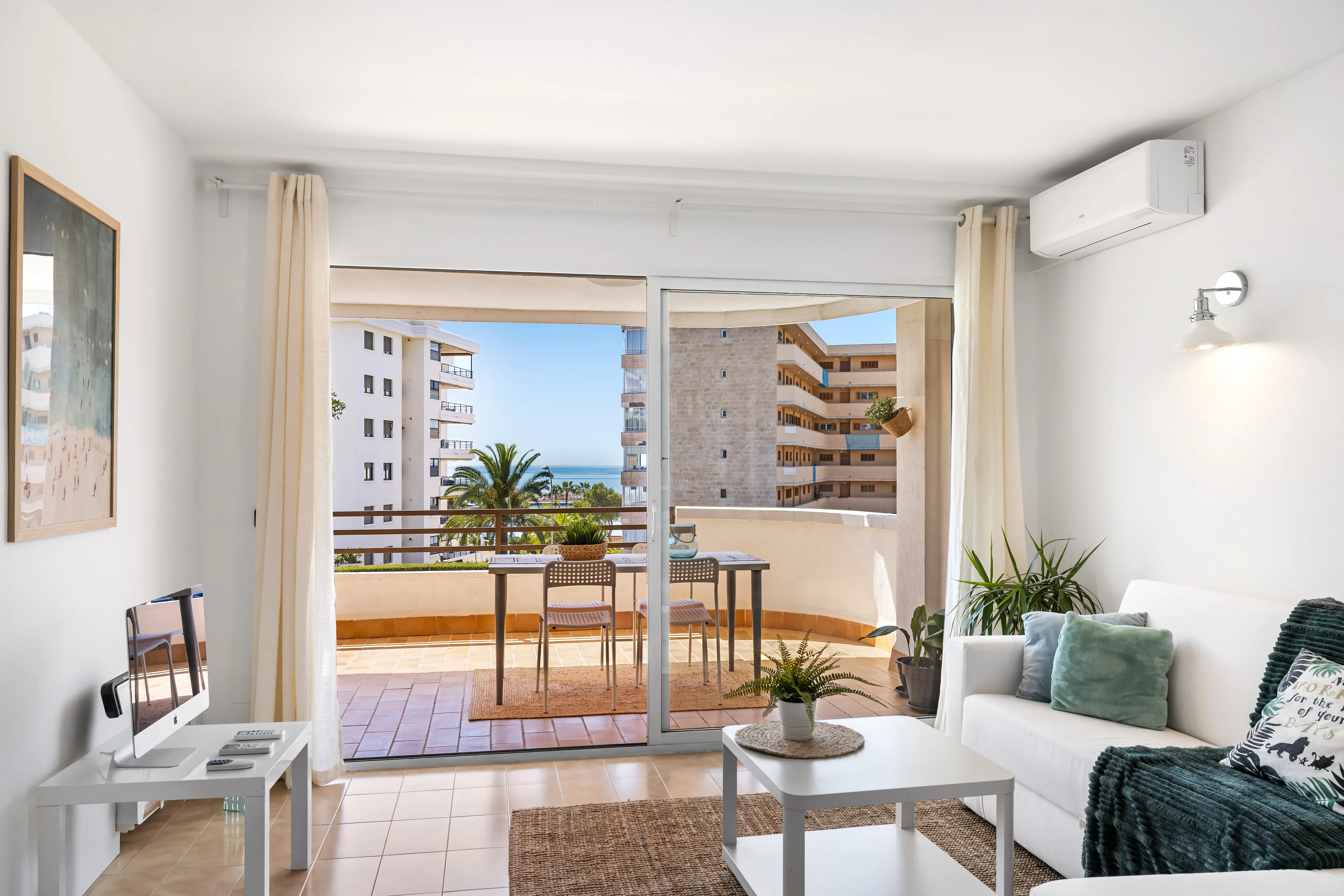 Lejlighed i gåafstand til havnen og strandene-7