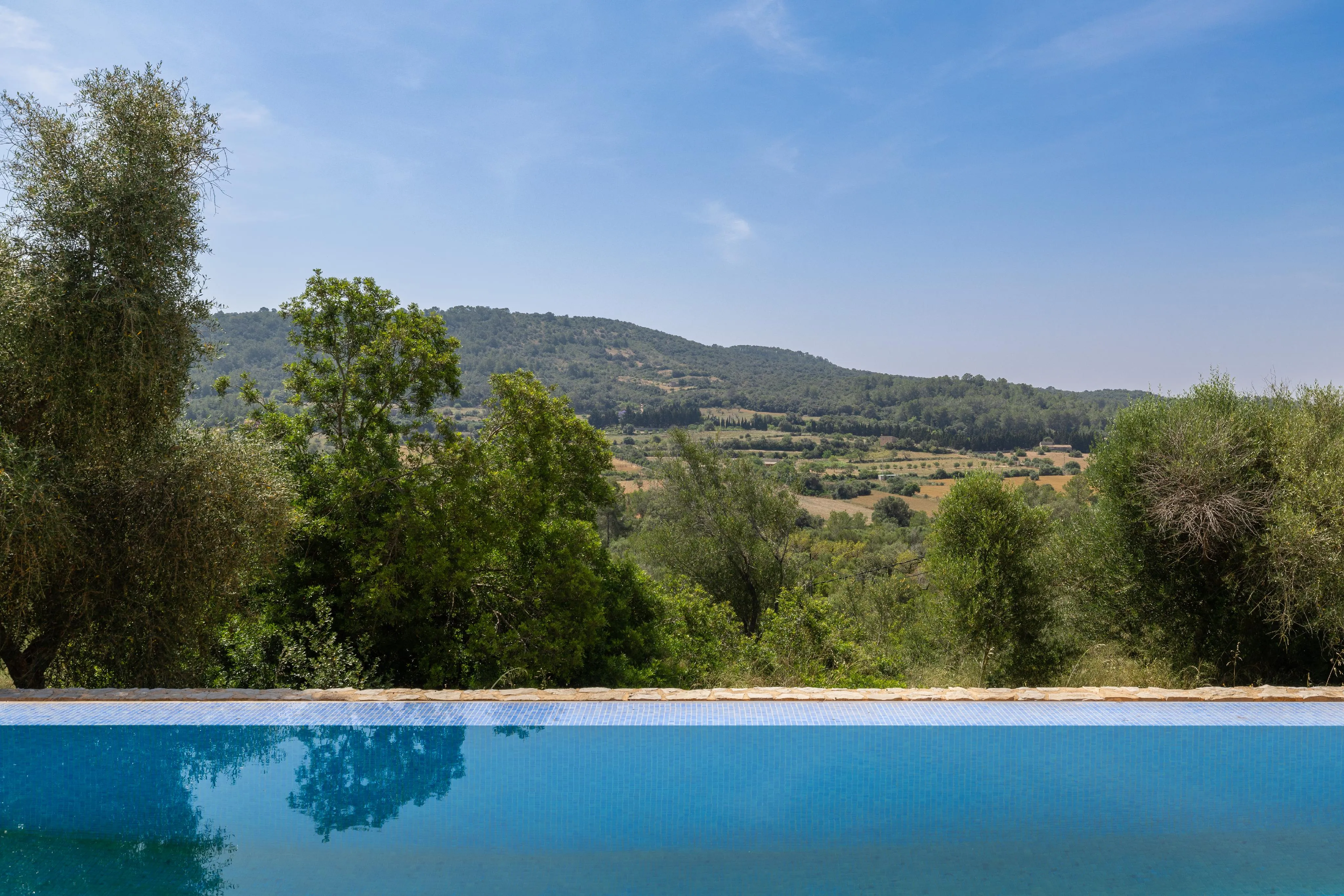Charmante natuurstenen finca met adembenemend uitzicht-16