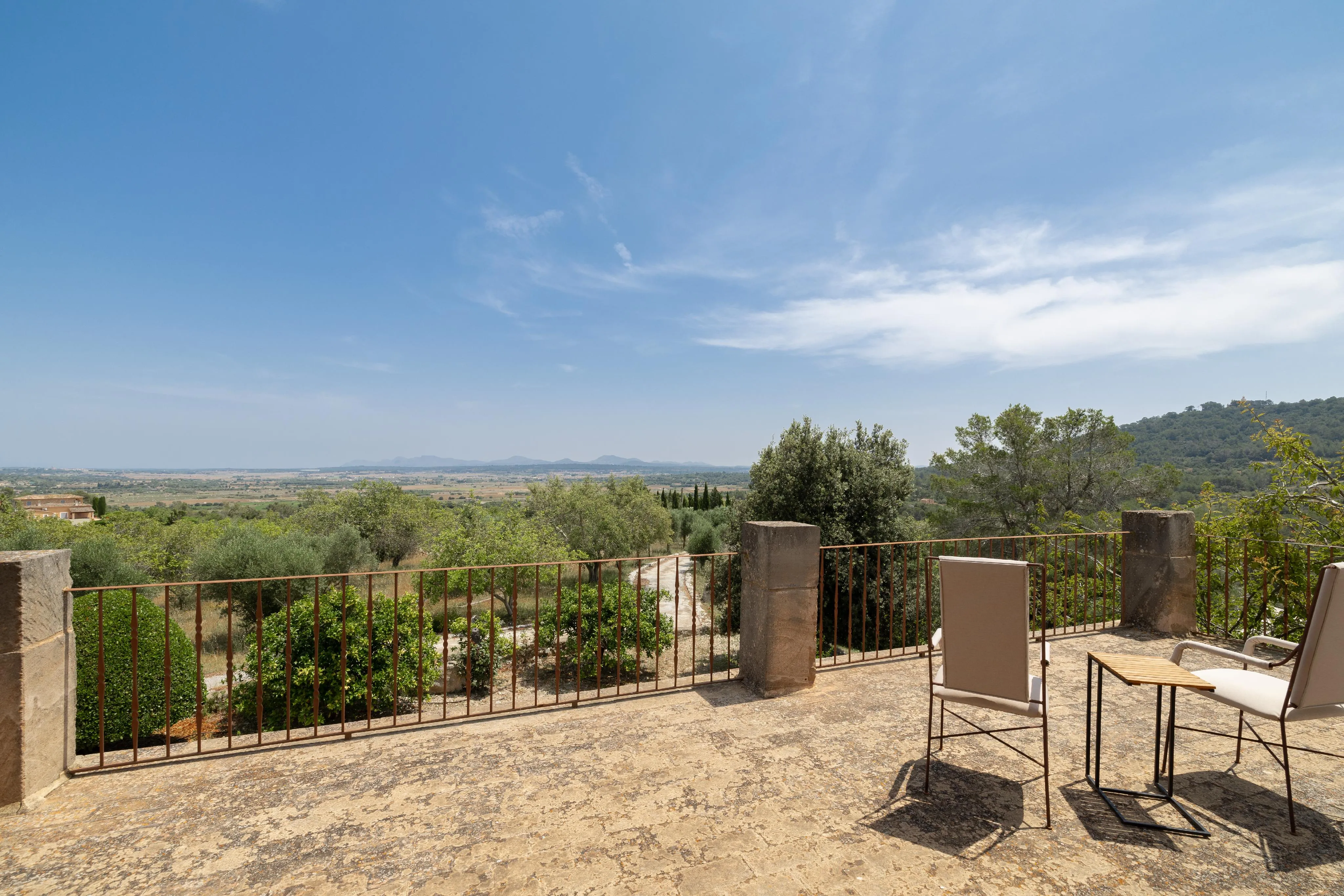 Charmante natuurstenen finca met adembenemend uitzicht-3